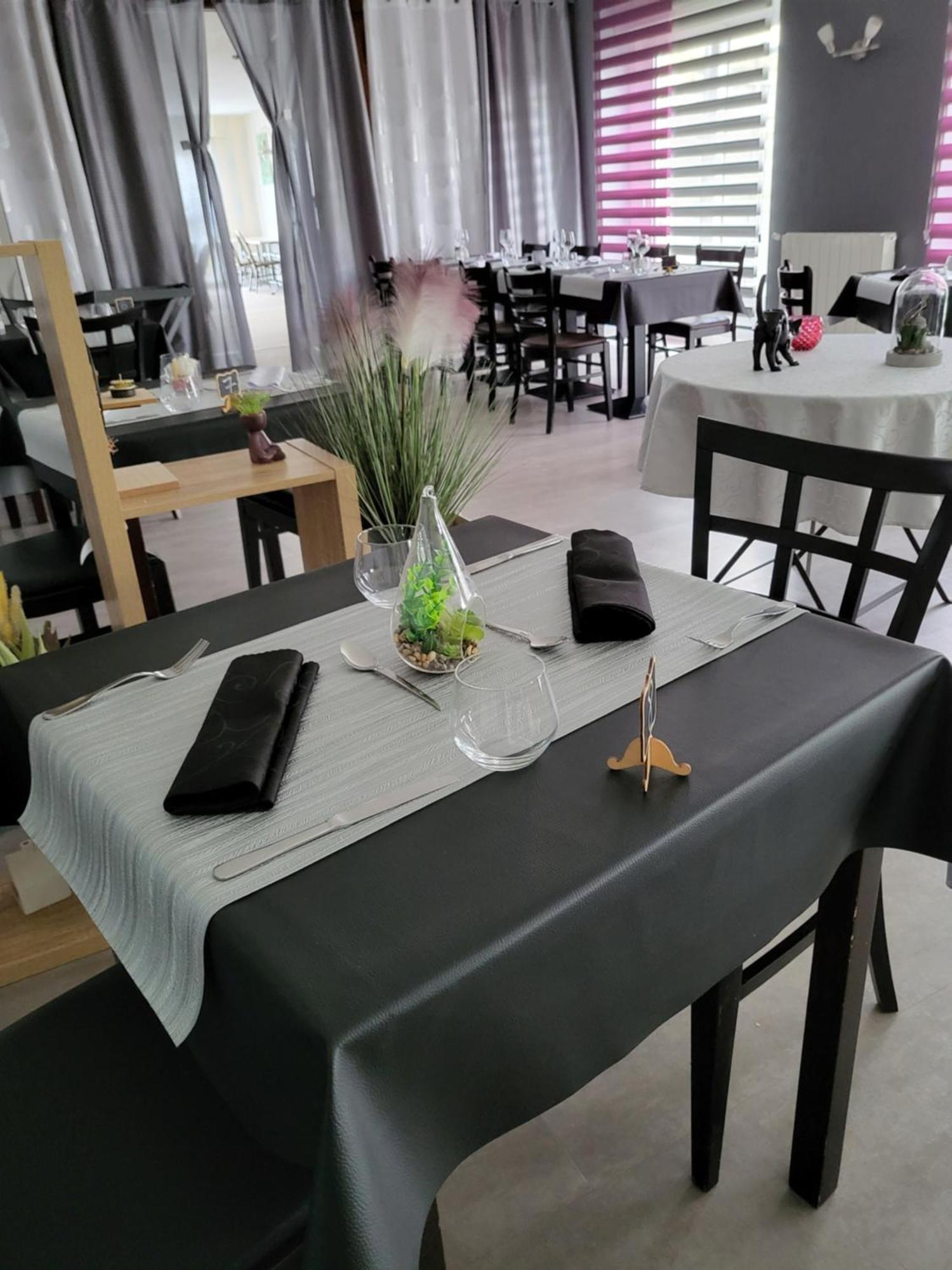 雷皮促里恩酒店 Saint-Nicolas-de-Port 外观 照片