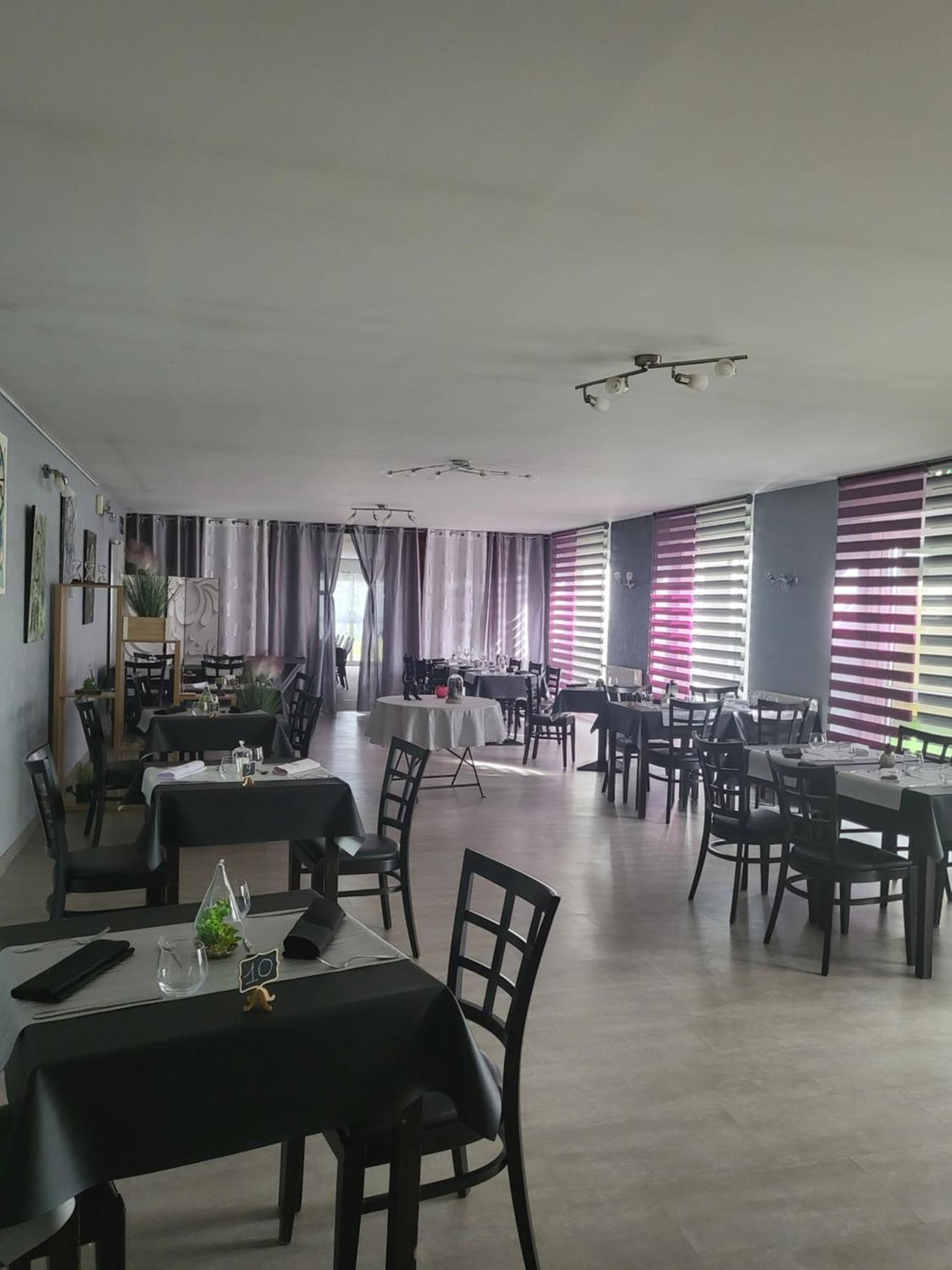 雷皮促里恩酒店 Saint-Nicolas-de-Port 外观 照片