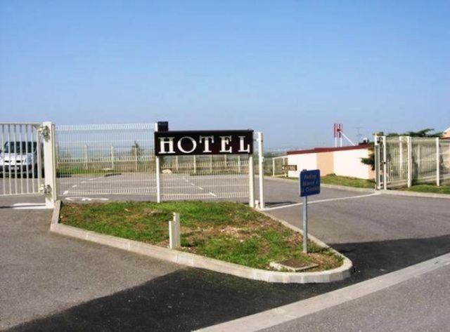 雷皮促里恩酒店 Saint-Nicolas-de-Port 外观 照片